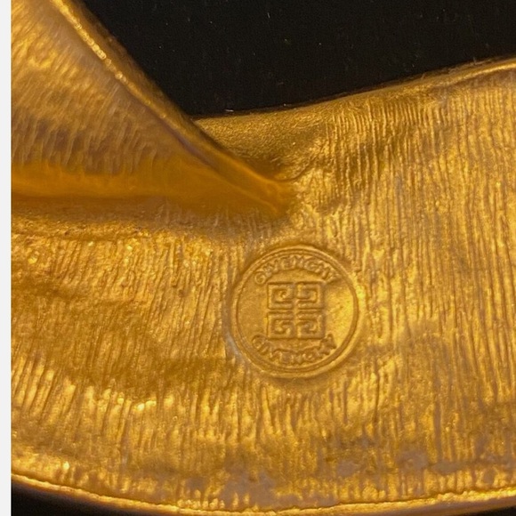 GIVENCHY French Couture Gold plated necklace. - Picture 7 of 10
